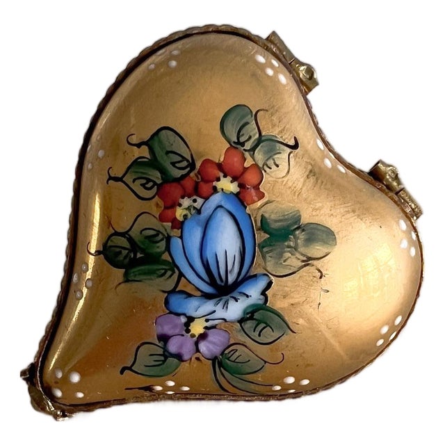 Vintage Rochard Limoges Heart Trinket Box – Hand-Painted French Porcelain Collectible For Sale