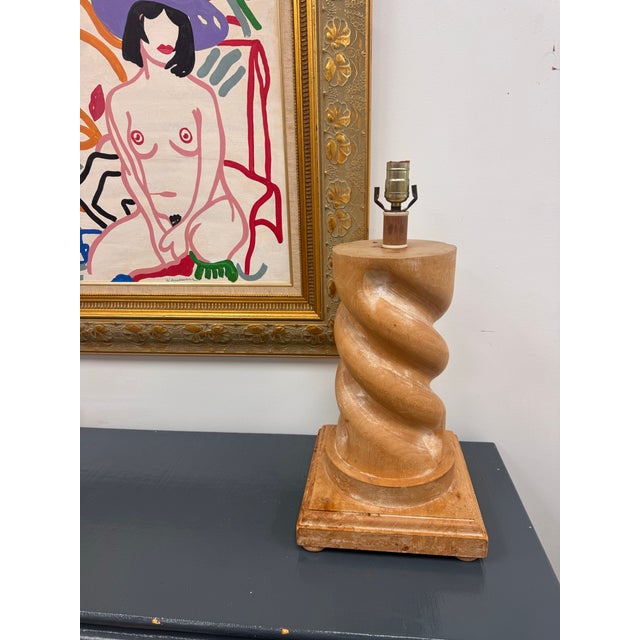Contemporary Vintage Spiral Carved Wood Table Lamp in the Style of Michael Taylor For Sale - Image 3 of 10