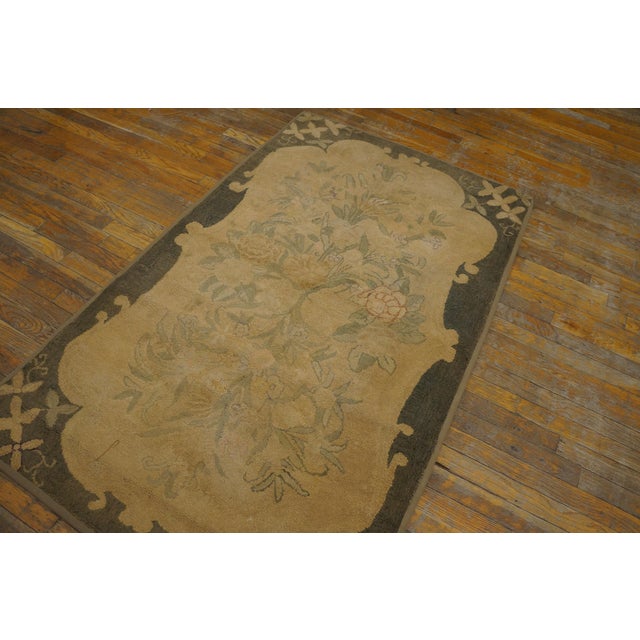 1940s Tan Camel Medallion Folk Art Antique American Hooked Rug 3'4" X 5'7" Handknotted Wool Carpet For Sale - Image 4 of 11