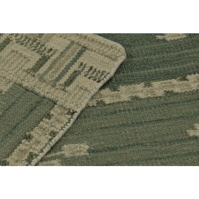 Beige Rug & Kilim’s Scandinavian-Inspired Rug, Swedish Minimalist Geometry in Green For Sale - Image 8 of 8