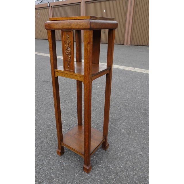 Art Deco Carved Wood Plant Stand, 1930s, in Good conditions. Designed 1920 to 1949