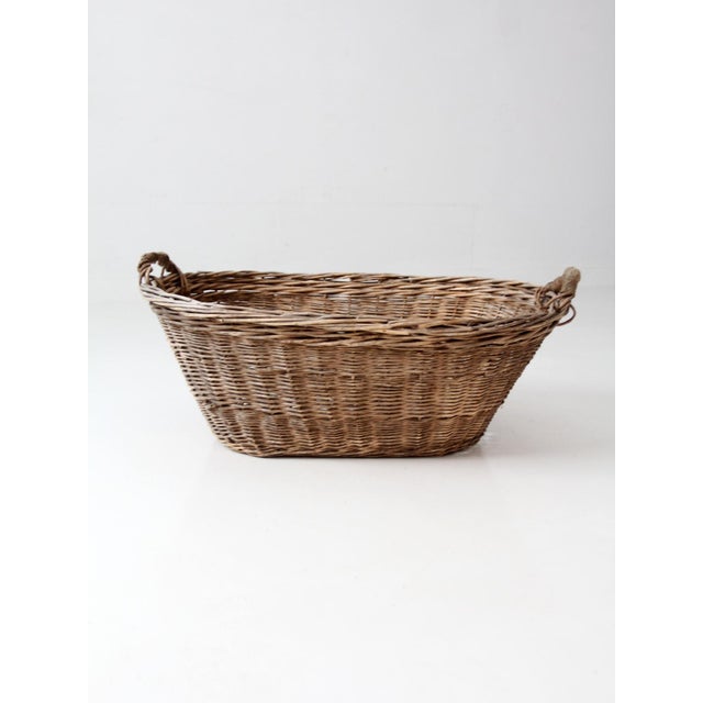 Late 19th Century Antique French Country Wicker Laundry Basket With Wood Base For Sale - Image 5 of 15