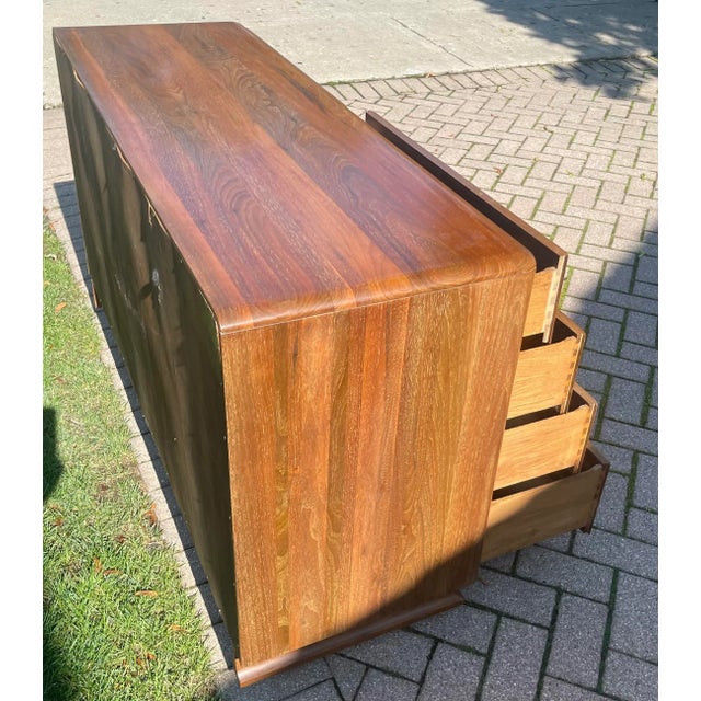 Wood 1950s Vintage Mid-Century Modern Bissman Walnut Dresser For Sale - Image 7 of 12