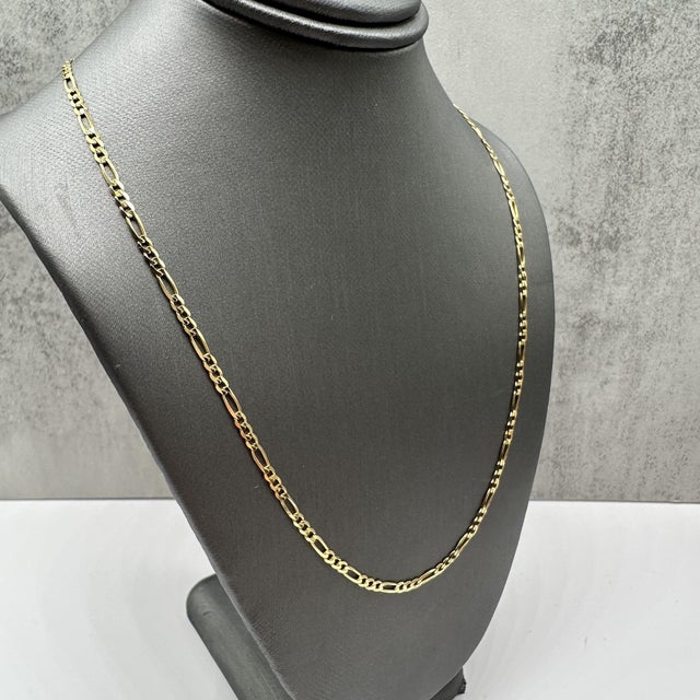 This elegant Italian Figaro Chain in 14kt yellow gold features a 2.4mm width and 18-inch length, offering a timeless and...