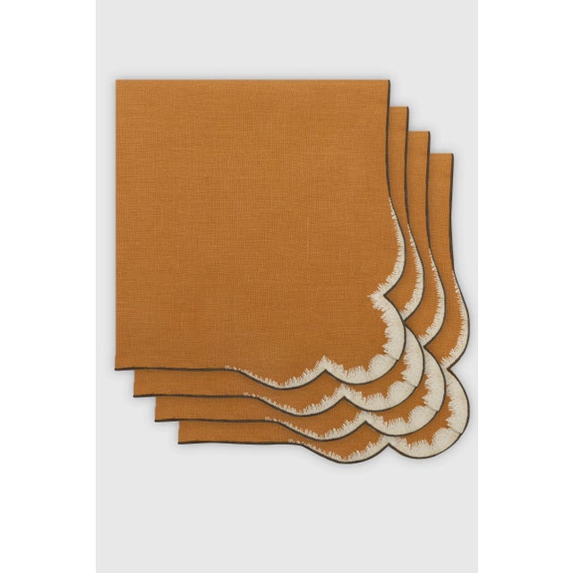 Napkin in 100% highest quality linen. Made in Spain by craftspeople since 1880.