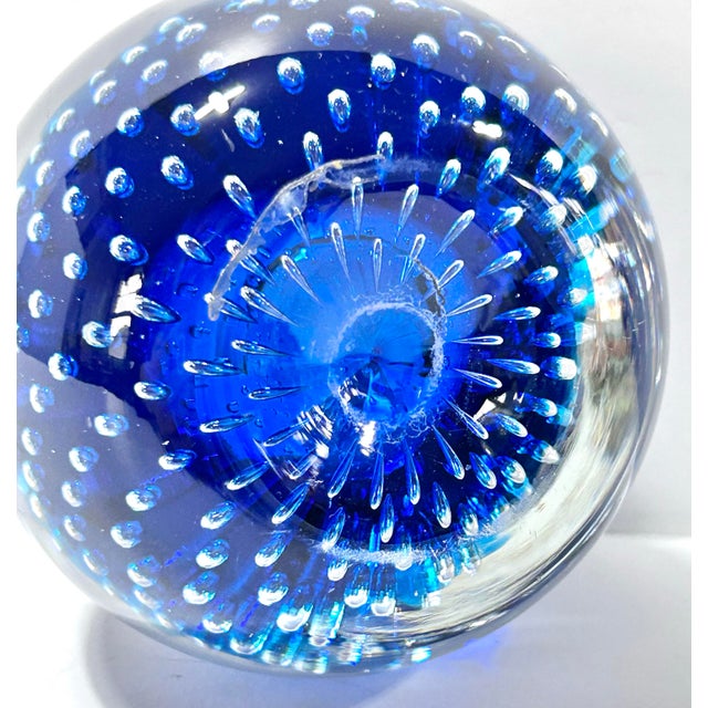1970s Vintage Cobalt Blue Controlled Bubble Art Glass Paperweight For Sale - Image 5 of 5