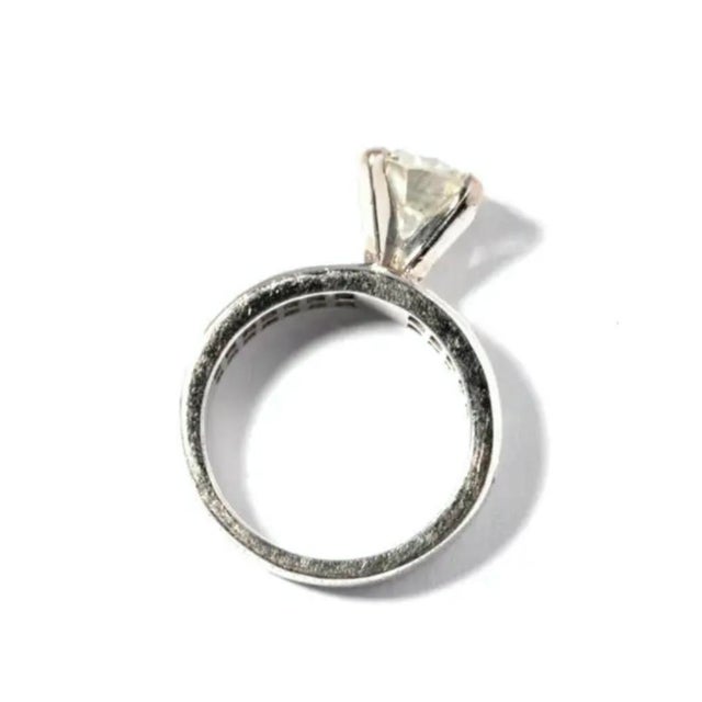 18 Karat White Gold, 2.62 Brilliant Cut Diamond 3.75 Total Carat Weight Ring For Sale - Image 4 of 10