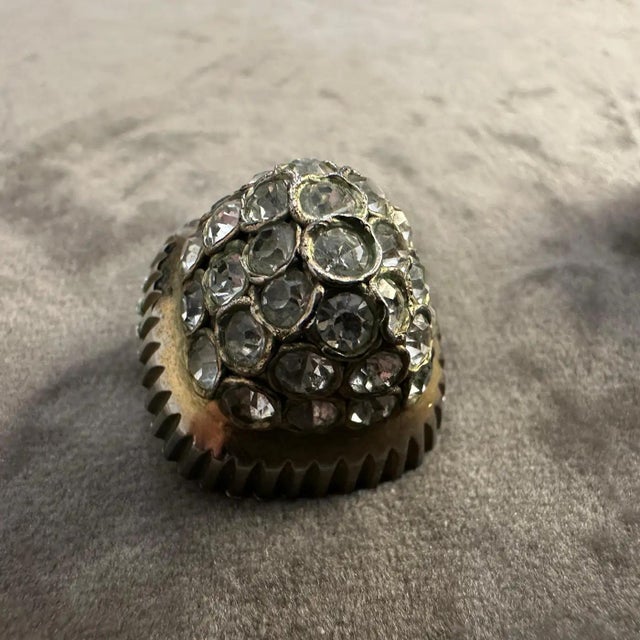 Mid-Century Modern 1950s Costume Jewelry Gilt Metal and Crystals Italian Toppe Clip on Earrings For Sale - Image 3 of 7