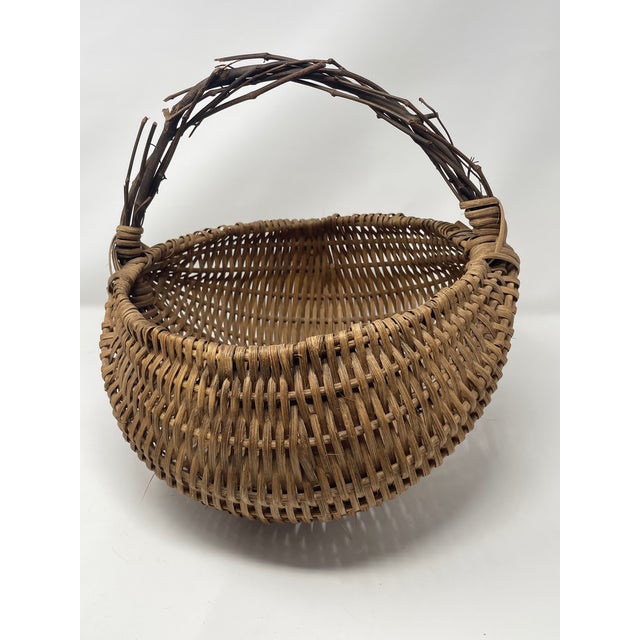 Wood Antique 19th Century Buttocks Basket – Hand-Split Oak W/ Twig Handle & God’s Eye For Sale - Image 7 of 10