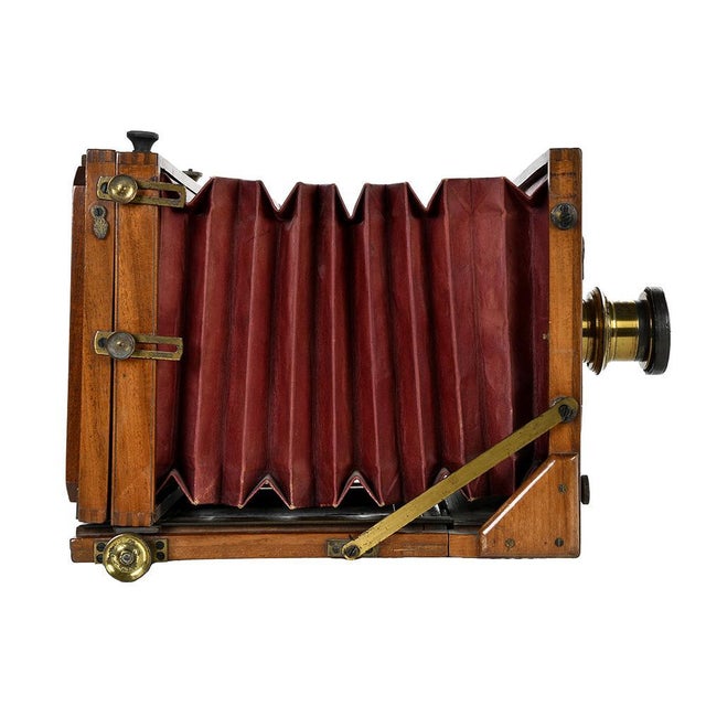 Photographic Chamber, in Good conditions. Designed before 1890 This piece is designed in the style of the selected...