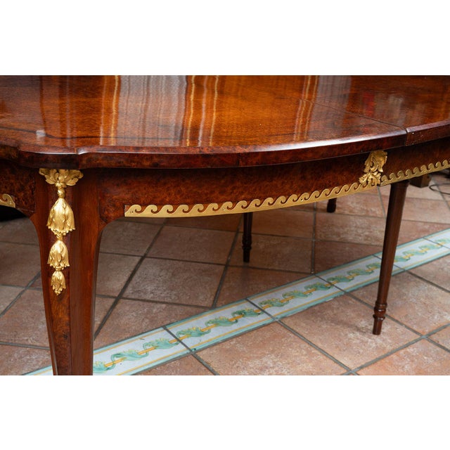 Antique 19th Century Napoleon III Extendable Table with Chairs in Thuja Burl and Mahogany, France, Set of 7 For Sale - Image 6 of 8