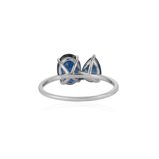 Contemporary 2.55ct Pear & Oval Blue Sapphire Toi Et Moi Ring Size 6 in 14k White Gold For Sale - Image 10 of 17