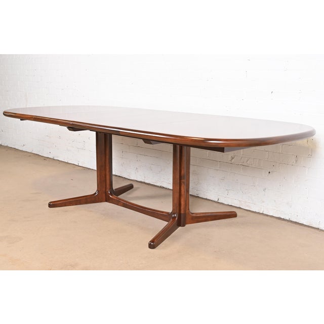 Gudme Niels Møller for Gudme Møbelfabrik Danish Modern Sculpted Rosewood Dining Table, Newly Refinished For Sale - Image 4 of 12