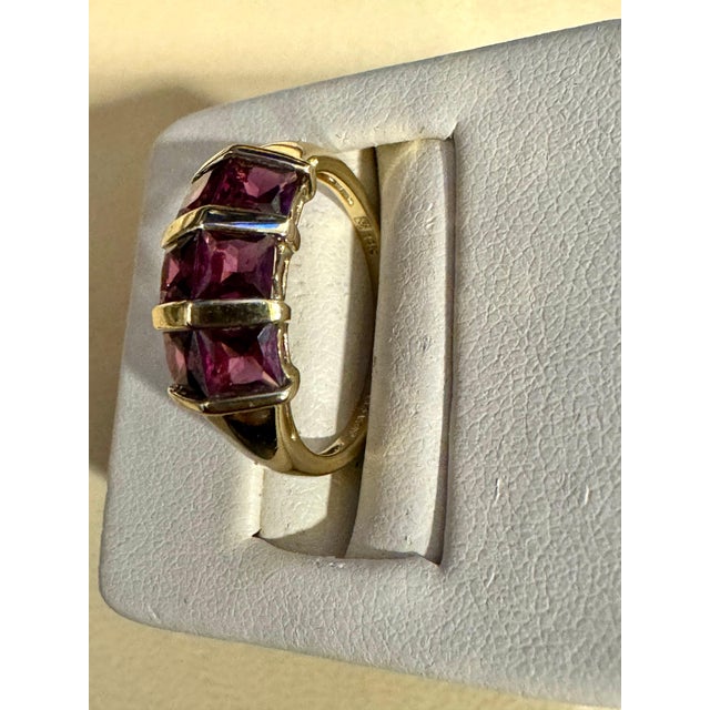 Affordable 6 Square Garnet Ring 14 Karat Yellow Gold Size 6.75 For Sale - Image 9 of 18