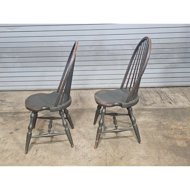 Pair of Late 20th Century David T Smith Bow Back Windsor Chairs Dark Green Finish Ohio Bench Made For Sale - Image 4 of 11