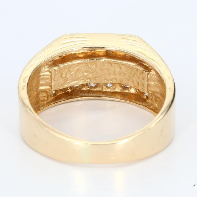 Contemporary 14k Gold Signet Ring With Black Center Stone Bar & Diamonds, Size 7 For Sale - Image 3 of 5