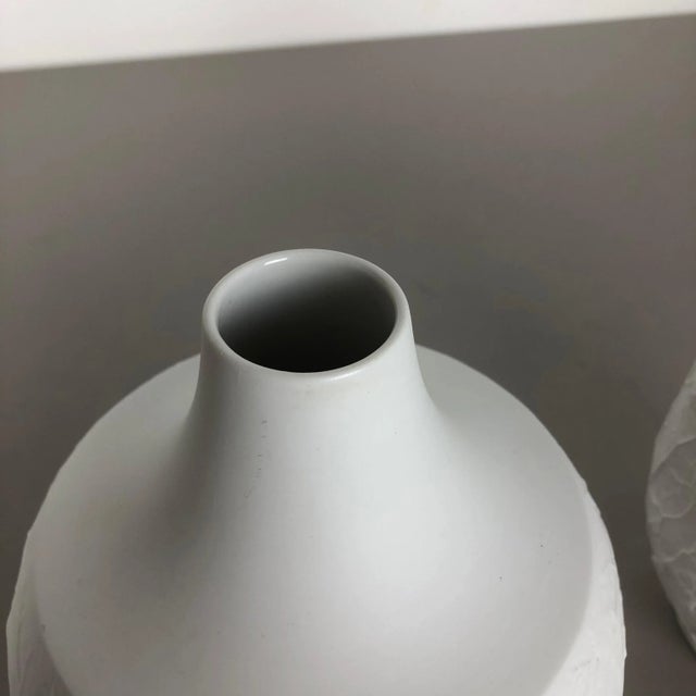 German Porcelain Op Art Leaf Vases from Heinrich Selb, 1970s, Set of 3 For Sale - Image 12 of 17