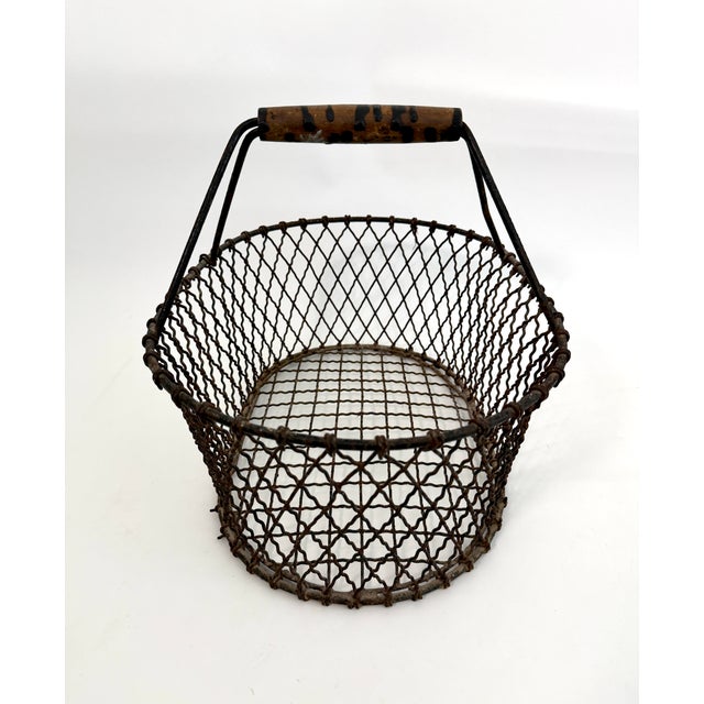 Early 20th Century Vintage French Wire Gathering Basket W/ Wooden Grip For Sale - Image 5 of 9