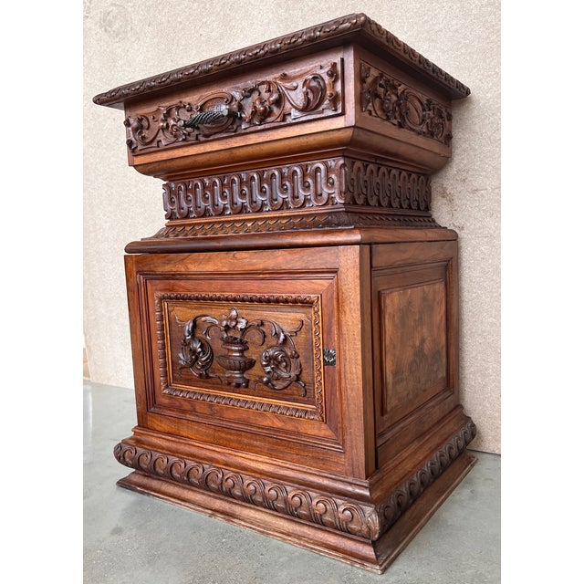 Mid 19th Century Italian Hand Carved Walnut Monumental Nightstands 19th Century With Drawer For Sale - Image 5 of 13