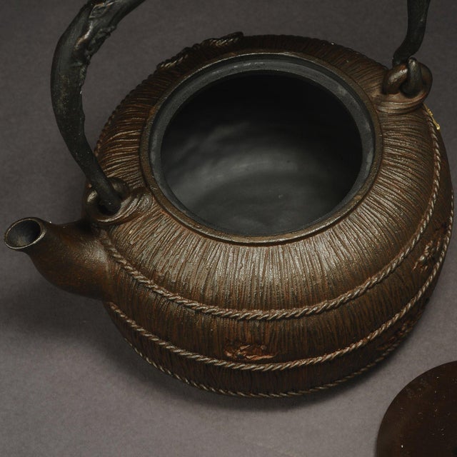 Showa Tetsubin Traditional Kettle, Japan, 20th Century, 1930s For Sale - Image 4 of 13