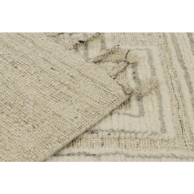 Textile Rug & Kilim’s Modern Rug With White High-Low Geometric Patterns For Sale - Image 7 of 7