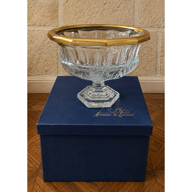1950s Cut Crystal Bowl on a Pedestal Base with Gilded Mount Lorraine Craftsmanship, 1950s For Sale - Image 5 of 5