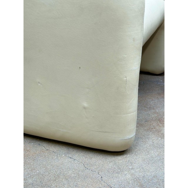 Cream Post Modern Pair Leather Lounge Chairs by Metro, 1980 For Sale - Image 8 of 9
