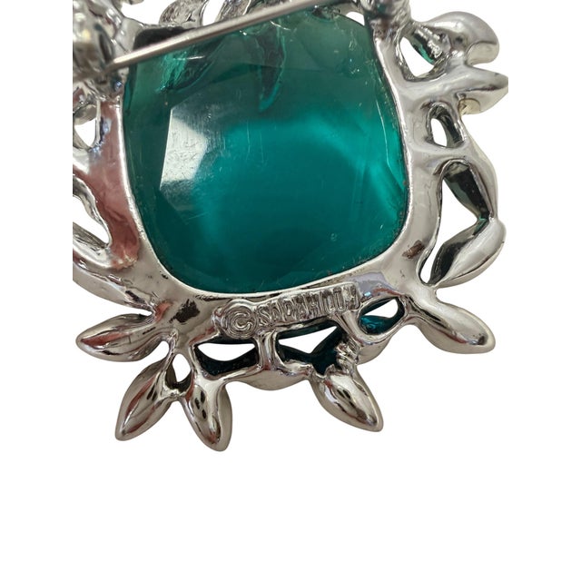 Late 20th Century Vintage Sarah Coventry Brooch With Emerald and Clear Rhinestones For Sale - Image 5 of 5