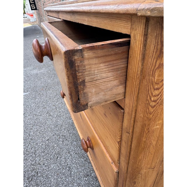 19th Century English Pine Chest of Drawers For Sale In Nashville - Image 6 of 10