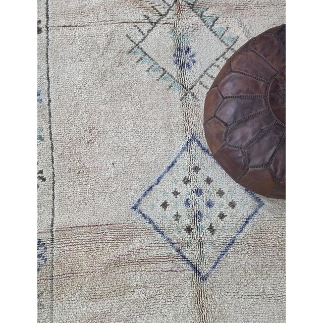 Textile Vintage Ivory Moroccan Rug - 11.3 X 5 Ft For Sale - Image 7 of 8