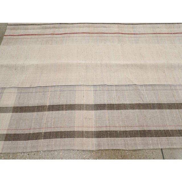Galerie Shabab Collection Mid-20th Century Handmade Turkish Flatweave Kilim Room Size Carpet For Sale - Image 4 of 7