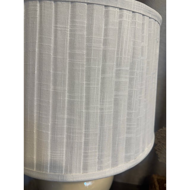 Hollywood Regency Vanilla White Jar Lamp W/ Pleated Linen Shade For Sale - Image 3 of 5