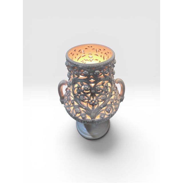 1970s Vintage Italian G. Calligani White Reticulated Porcelain Accent Lamp For Sale - Image 5 of 12