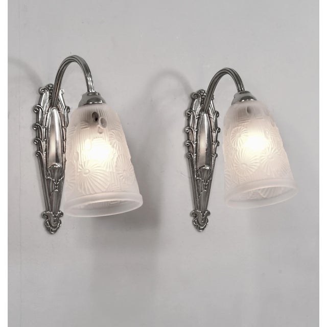 1930s Lorrain Daum & Hudry Pair of French Art Deco Floral Glass Wall Sconces - 1930s For Sale - Image 5 of 16
