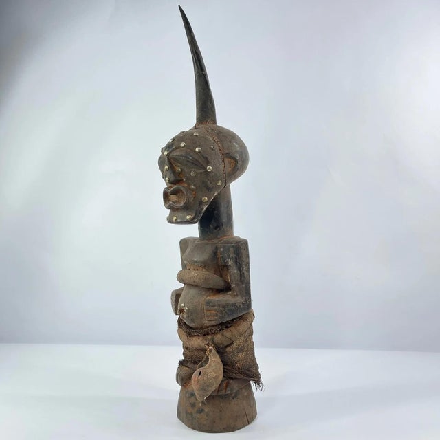 African Early 20th Century Songye Nkishi Kifwebe Power Figure For Sale - Image 3 of 9