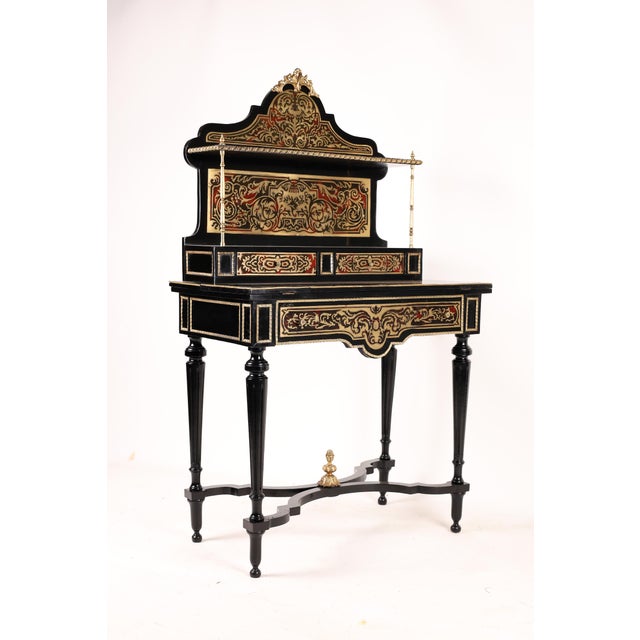 An impressive piece of French craftsmanship, in the Boulle style, executed to perfection. Richly decorated with brass...