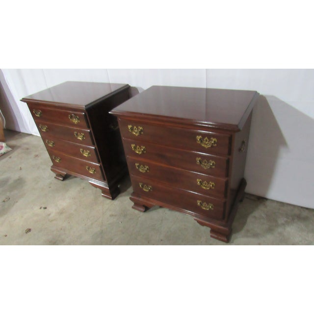 Traditional 1980s Pair Ethan Allem Cherry NightstandsTables Bachelors Chests Four Drawers For Sale - Image 3 of 9