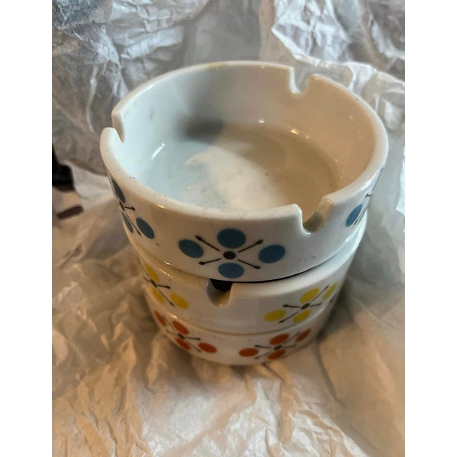 1960s Mid-Century Modern Collectible Nesting Ashtray Catchalls- Set of 3 For Sale - Image 4 of 6