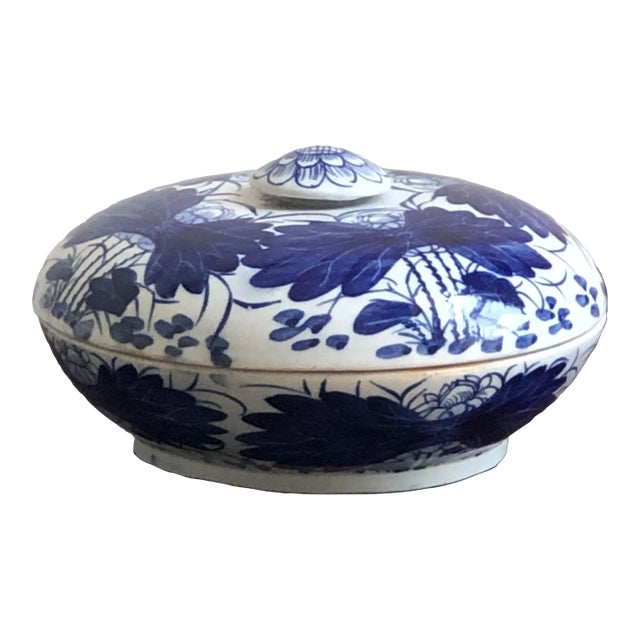 Vintage Chinoiserie Blue & White Porcelain Lidded Box For Sale