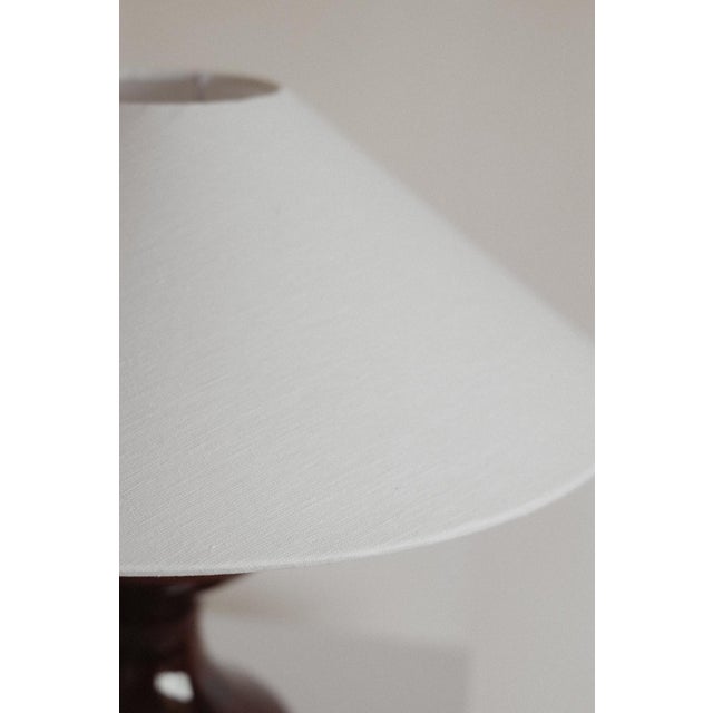 The Cordovan Hourglass Table Lamp in Ceramic For Sale - Image 6 of 10