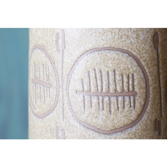 Wood 1960s Gordon and Jane Martz M170 Lamp for Marshall Studios Yellow Tan Engravings 31" For Sale - Image 7 of 15