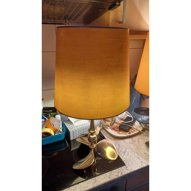 2 x Hollywood Regency Lamp, 1960/70 s Messing. Jede Lampe besteht aus 3 kg Messing . E 27. European Plug (up to 250V).The...