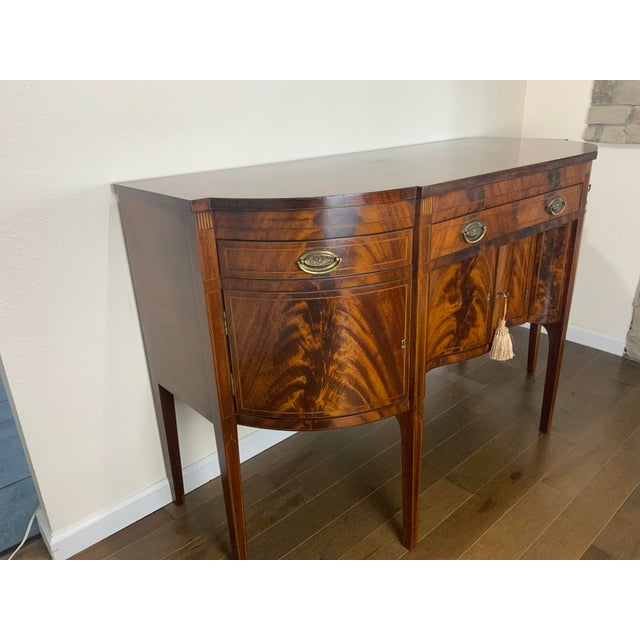 A very attractive Colonial Williamsburg - Kittinger Mahogany inlay sideboard in very good original condition. CW was...