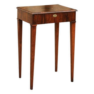 Italian 1820s Walnut Side Table with Oyster Veneer and Inlaid Quadrilobe Motif For Sale