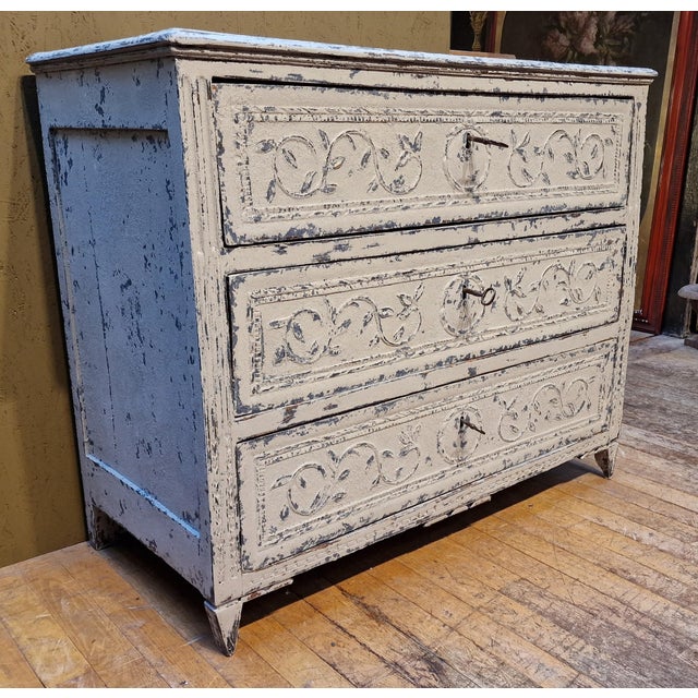 Louis XVI Patinated Chest of Drawers For Sale - Image 4 of 17