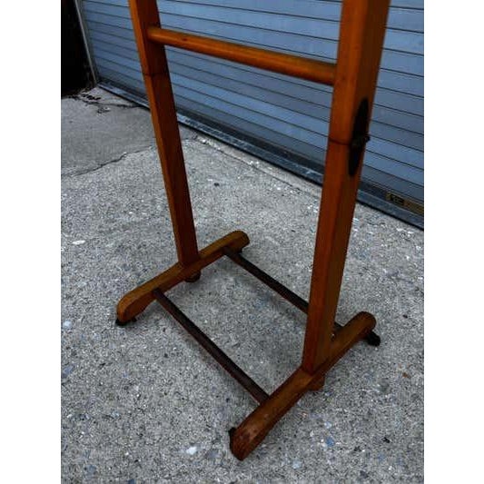 Italian Birch Valet, Mid-Century Modern Design, Rotating Tray, 1968 For Sale - Image 9 of 11