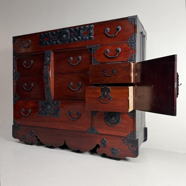 1960s Traditional Japanese Iwayado Kuruma-Dansu on Wooden Wheels, 1960s For Sale - Image 5 of 18