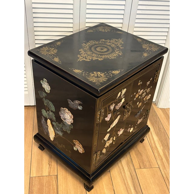 Late 20th Century Chinese Lacquered Hardstone & Soapstone Inlay Chinoiserie Cabinet Bird & Floral Motif For Sale - Image 4 of 9