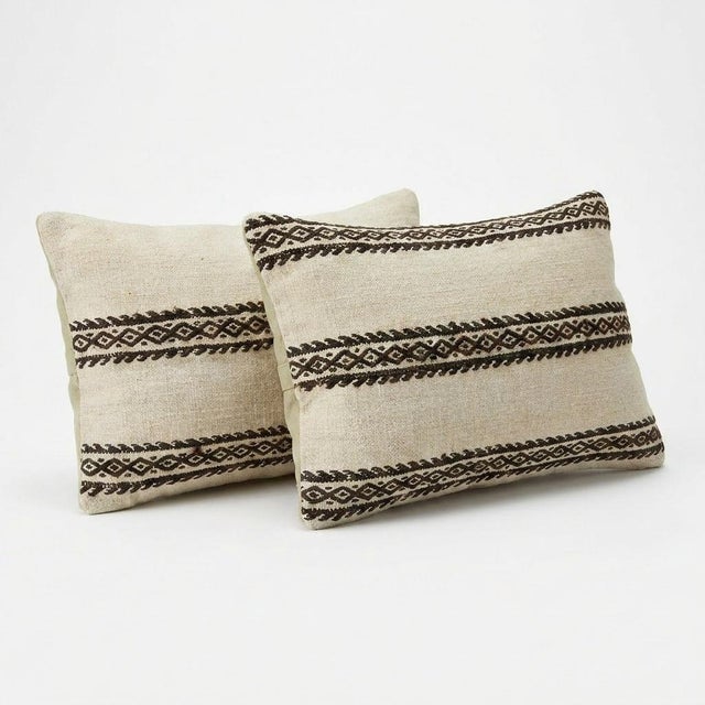 Mid-Century Modern Modern Kilim Lumbar Pillow Cover 14'' X 20'' - Set of Two For Sale - Image 3 of 4