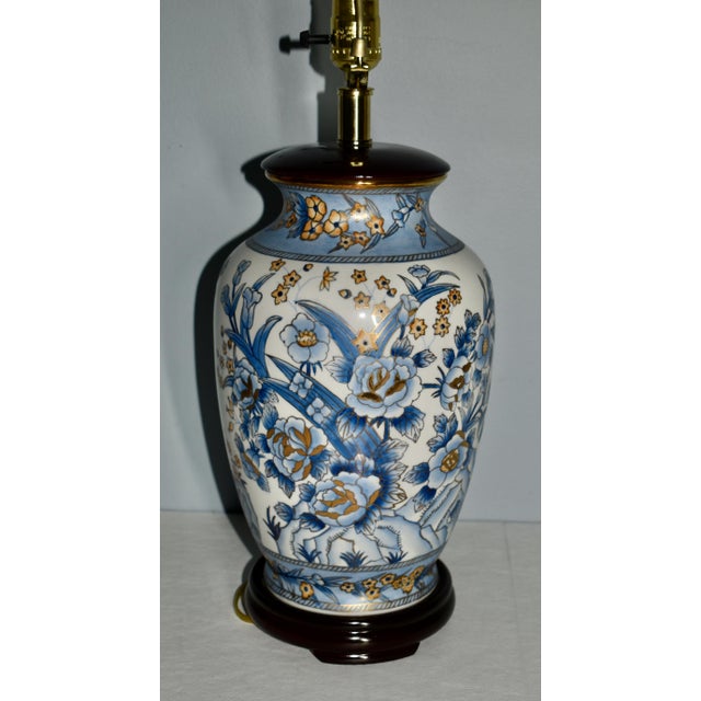 Vtg. 1970s Porcelain Asian Style Temple Jar Lamp W/Wood Base For Sale - Image 11 of 13